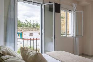 Casa 3 plantas con patio y Solárium privados