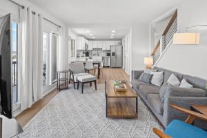 Pinnacle Port Penthouse 15