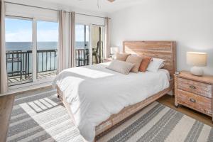 Pinnacle Port Penthouse 15