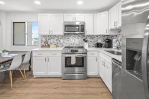 Pinnacle Port Penthouse 15