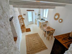 Maisons de vacances Mas d-Eyrolles : Studio Lit Queen-Size 