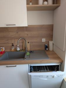 Appartements Escapade poitevine - Maison climatisee avec 3 Ch - 4 min Futuroscope et Aquascope : photos des chambres