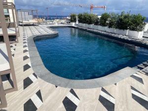 Corner 1 Bed Apart in Mercury Suites with Rooftop Pool Seasonal