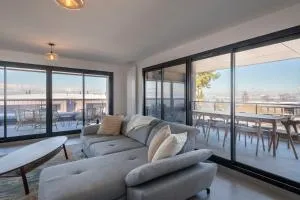 Splendid T4 with Lake and Mountain View - Larringes