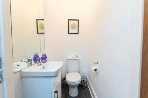 Central 5 Bedroom House with Parking in Nottingham