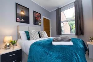 Central 5 Bedroom House with Parking in Nottingham