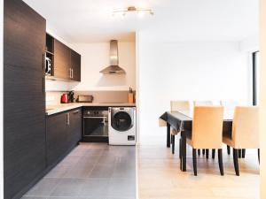 Appartements Spacieux T2 au centre-ville avec grande piece de vie - FR-1-821-29 : photos des chambres