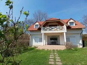 Lent a Parton Apartmanház - Balatonudvari