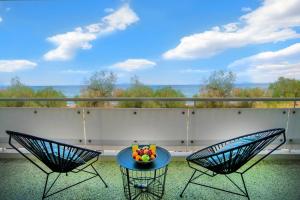 Vouliagmeni Kavouri Beachfront Apartment