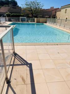 Villa club climatisée pour 4 personnes avec piscine accessible de mai à septembre