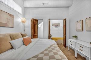 Lofts on 4th Penthouse, Sleeps 14, 2 units