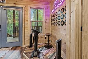 Outstanding Cabin with Air Hockey Table Beautifully Designed in Tennessee