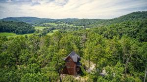 Outstanding Cabin with Air Hockey Table Beautifully Designed in Tennessee