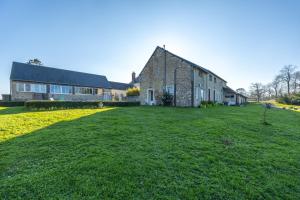Maisons de vacances Le Petit Pre : Maison 3 Chambres