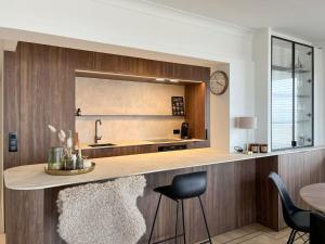 HUSWELL - renovated beachfront apartment