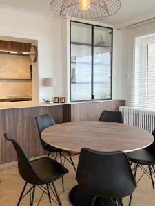 HUSWELL - renovated beachfront apartment