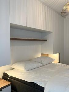 HUSWELL - renovated beachfront apartment