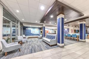 Holiday Inn Express & Suites Moore by IHG