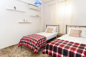 Castle House - 5 Drive to the Beach