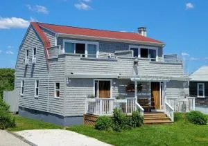 2 Bedroom Matunuck Beach House, 1 Block from Ocean - Block Island