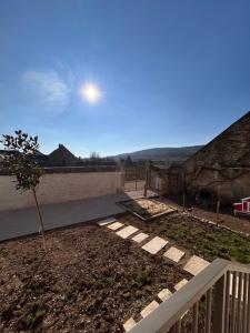 Au 8 à Meursault, Magnifique maison Bourguignonne au pied des vignes, jardin, places de parking privée