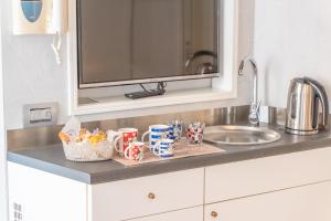 Secret Studio Retreat in the Heart of the Ghetto by Houseeds