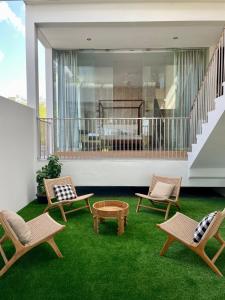 Spacious 2-Bedroom Villa with 850sqm of Stylish space