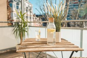 K15 Cozy, Unique & Spacious 3-Room Apartment with Balcony or Single Room by LIPA