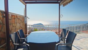 Qoople Villa Tepe with infinity pool and panoramic view