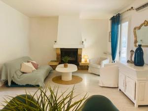 Maison provençale de Plain pied avecGrand jardin et Piscine