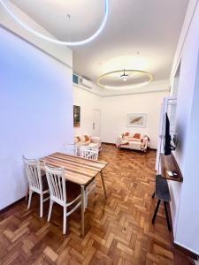 Casa da Capivara Neon