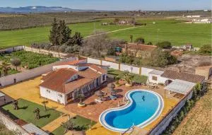 Gorgeous Home In Puente Genil With Wifi - Estepa