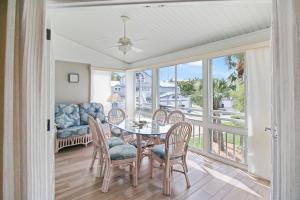 Spacious 3BR Siesta Key condo with private beach access
