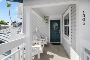 Spacious 3BR Siesta Key condo with private beach access