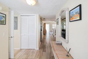 Spacious 3BR Siesta Key condo with private beach access