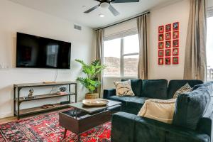 25 Mi to Zion: Rock 'n' Roll Condo w/ Mtn View!