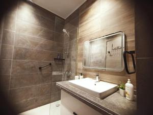 استوديو ايجار المونت جلالة على اللاجون