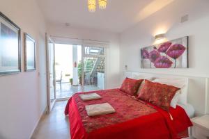 5 Bed Villa - Sleeps 10 - Pool - Terrace - Parking