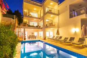 5 Bed Villa - Sleeps 10 - Pool - Terrace - Parking