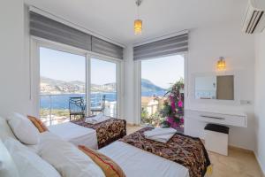 5 Bed Villa - Sleeps 10 - Pool - Terrace - Parking