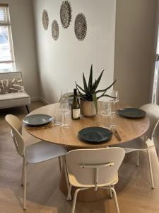 Salty Breeze - Free Parking, quietly situated close to centre and beach!