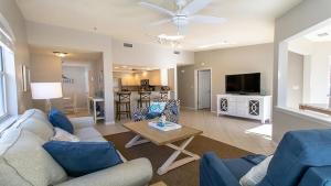 Updated 2BR, 2nd floor condo on Siesta Key - tennis and pickleball, private beach access