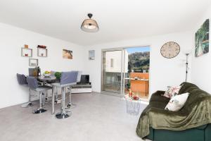 Saint Charles YourHostHelper