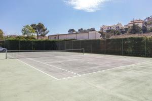 Saint Charles YourHostHelper