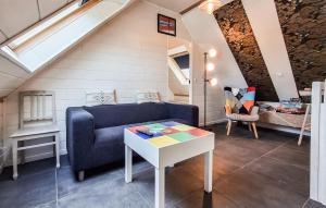 Maisons de vacances 2 Bedroom Gorgeous Home In Saint-Pabu : photos des chambres