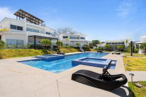 Brand New Stunning Villa Pool