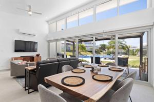 Brand New Stunning Villa Pool