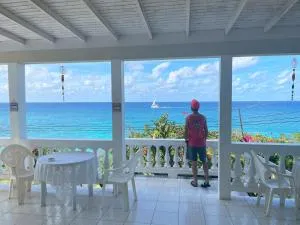 Charming 5-Bedroom Rustic Villa Steps from a Private Beach - Point