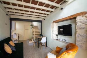 Janiko Small House with Parking Space