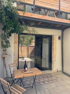 Janiko Small House with Parking Space